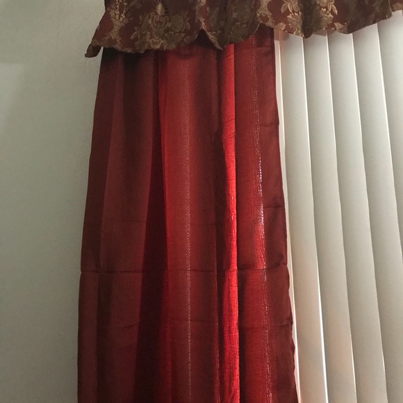 Curtains - Picture 5 of 8